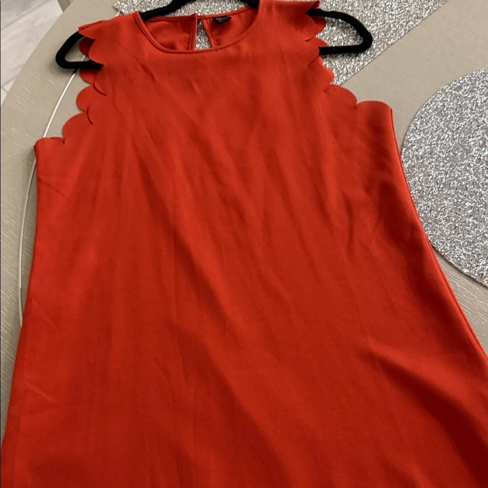 Women’s Medium size 6 SHEIN Vibrant Rust Sleeveless scalloped  dress